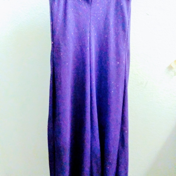 Gown - Picture 1 of 2